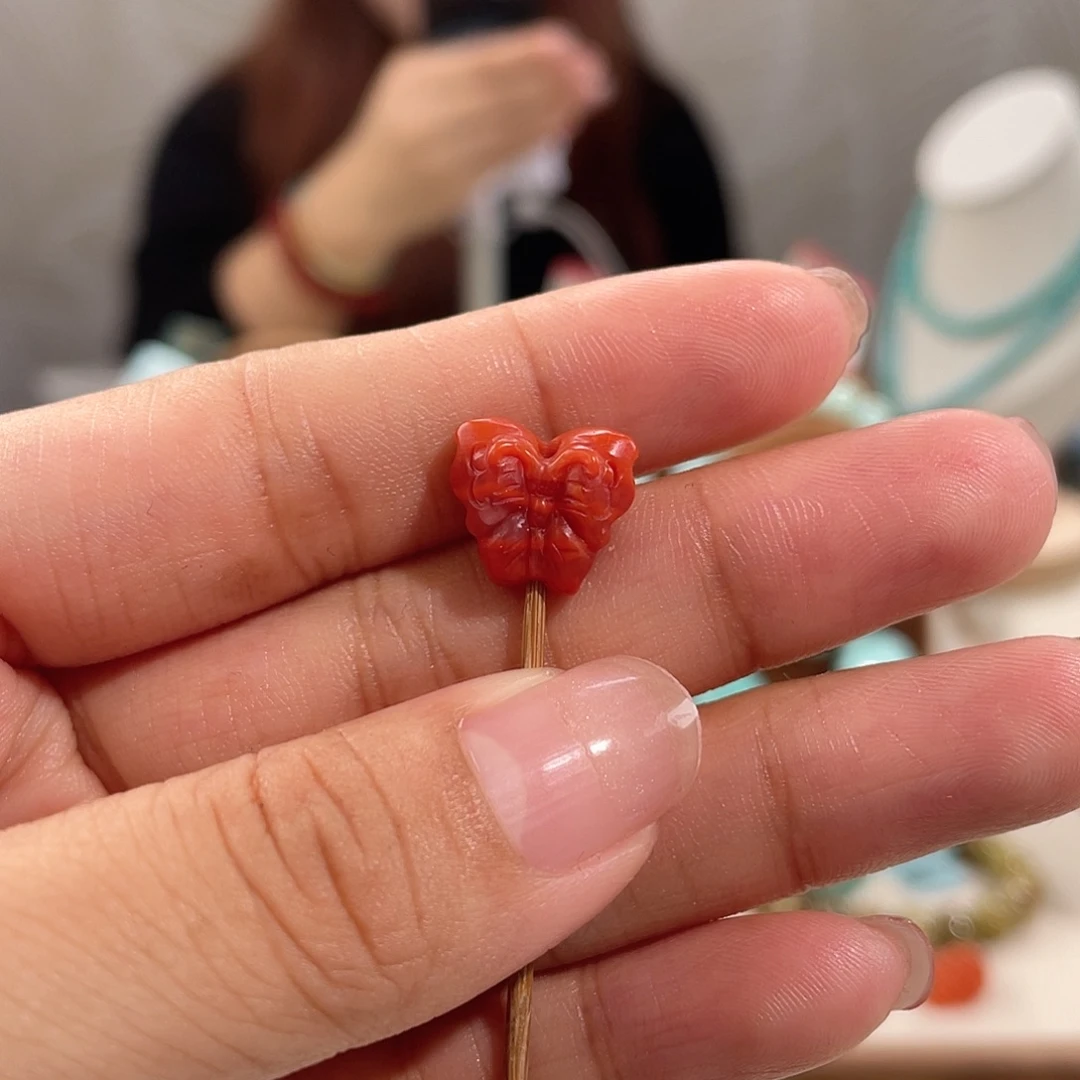 南红玛瑙未镶嵌蝴蝶