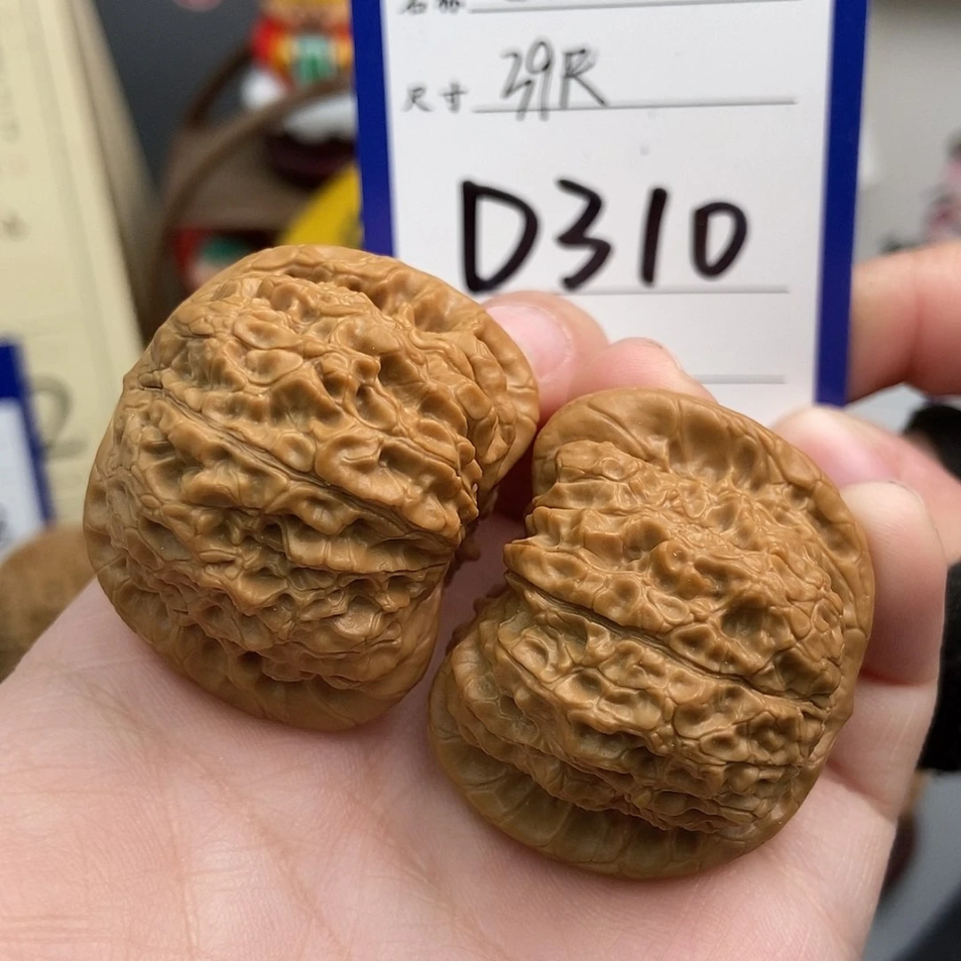 文玩核桃吊坠39血麒麟