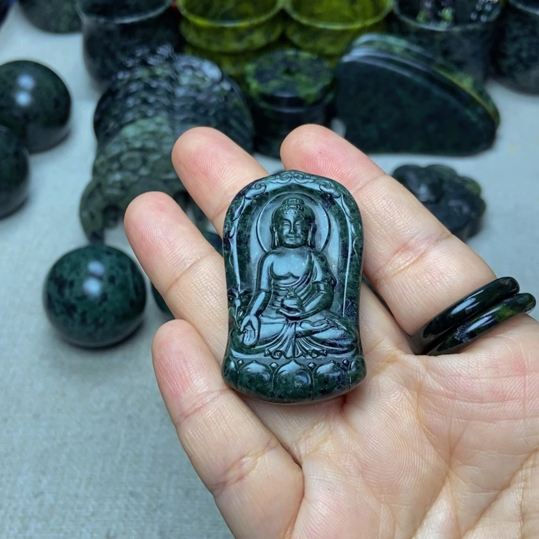 蛇纹石玉颈饰未镶嵌清*药师