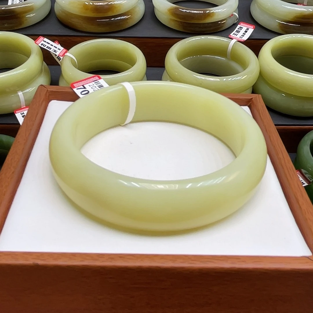 未镶嵌手镯和田玉