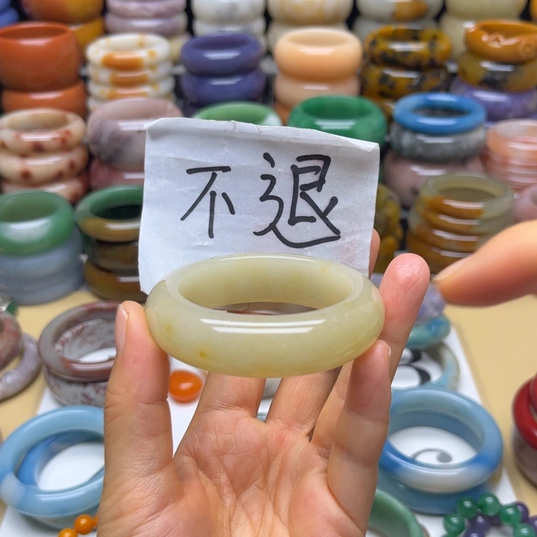 未镶嵌手镯石英质玉