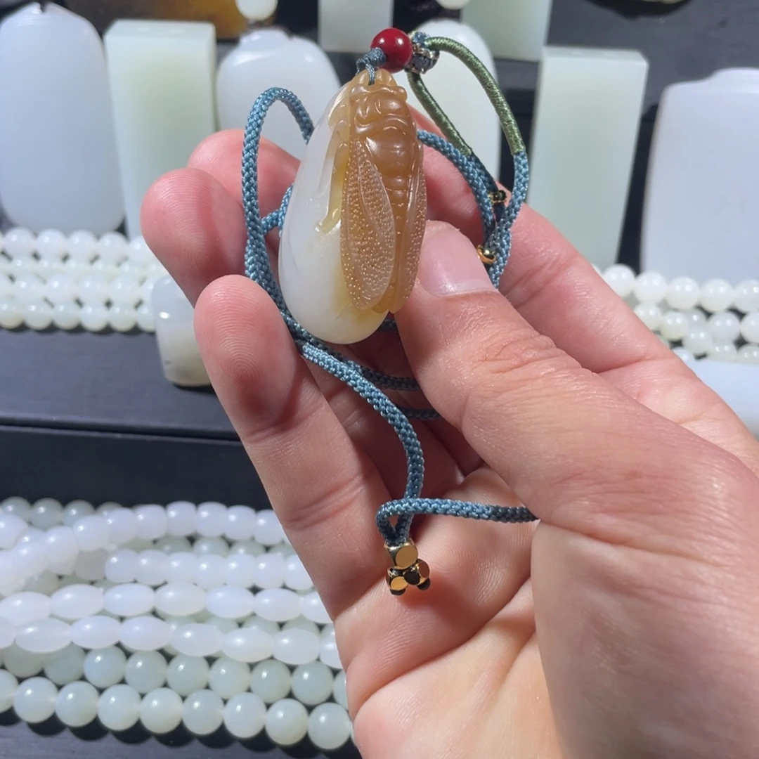 和田玉未镶嵌颈饰一鸣惊人