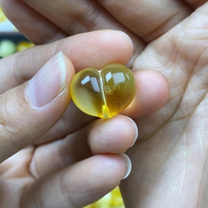 未镶嵌蜜蜡裸石微瑕