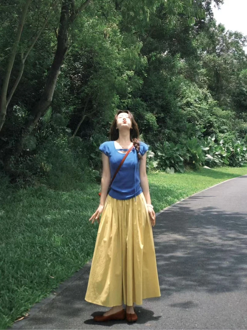 2025夏季新款蓝色针织短袖t恤女修身显瘦上衣百搭高腰半身裙