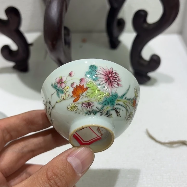 红***龙精美的陶瓷摆件……