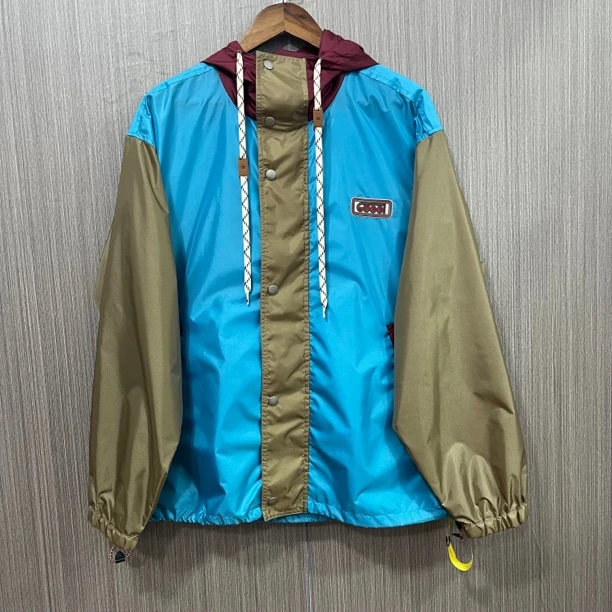 99新 GUCCI/古驰 99新带吊Gucci古驰胶印logo冲锋衣  尺码：44