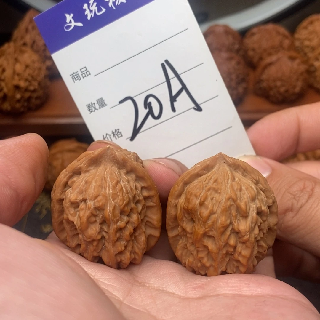 文玩核桃吊坠34赤龙鸡心