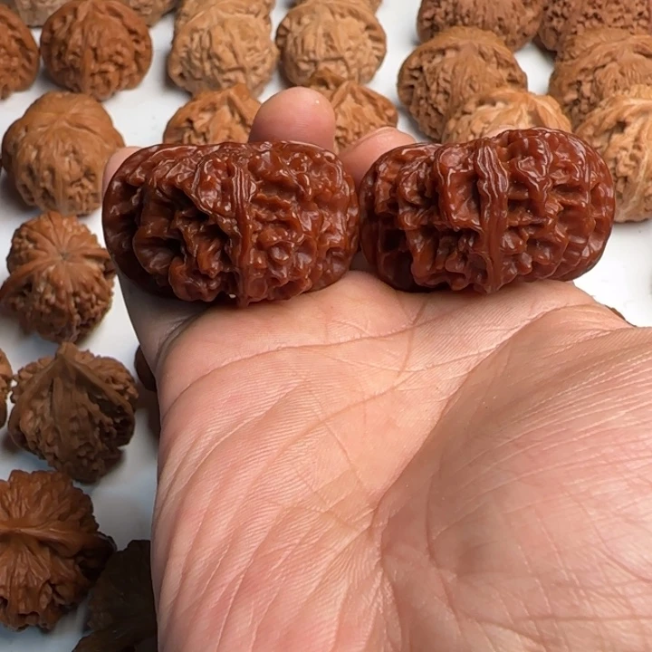 吊坠桃核苹果园狮子头