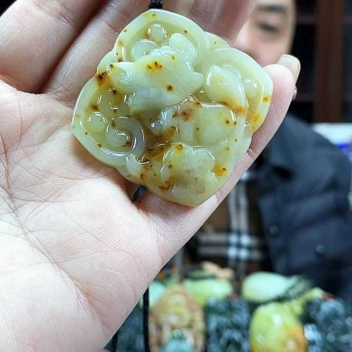 蛇纹石玉吊坠未镶嵌