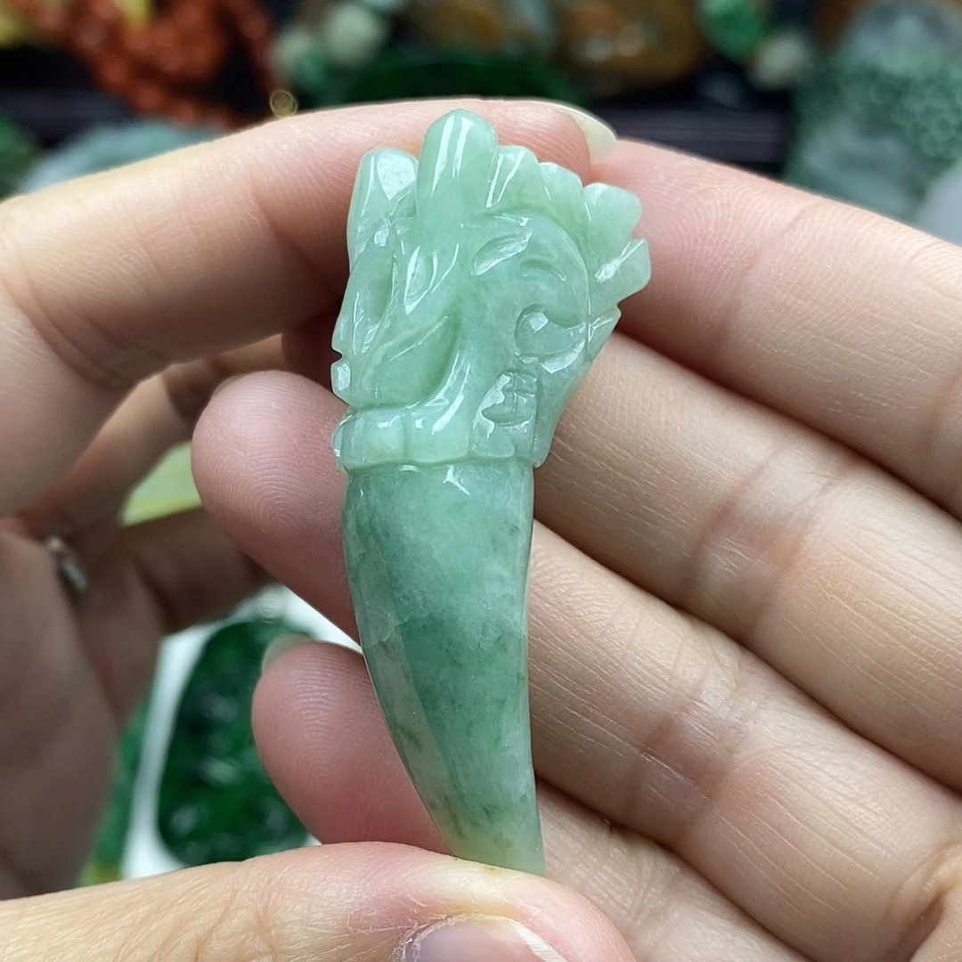 颈饰未镶嵌翡翠龙牙