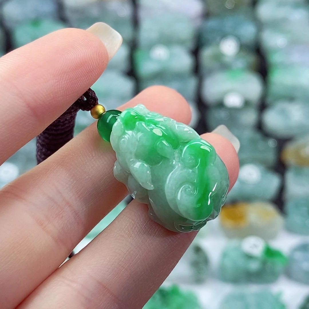 颈饰未镶嵌翡翠天然