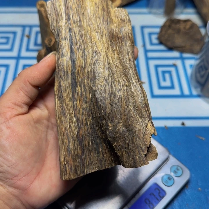 R***素木绿奇陆河虫漏摆件89克