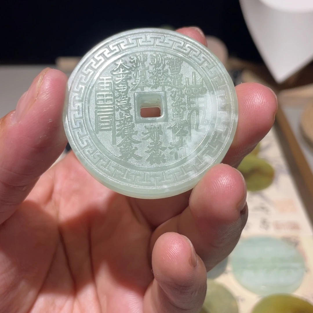 岫玉未镶嵌颈饰山花