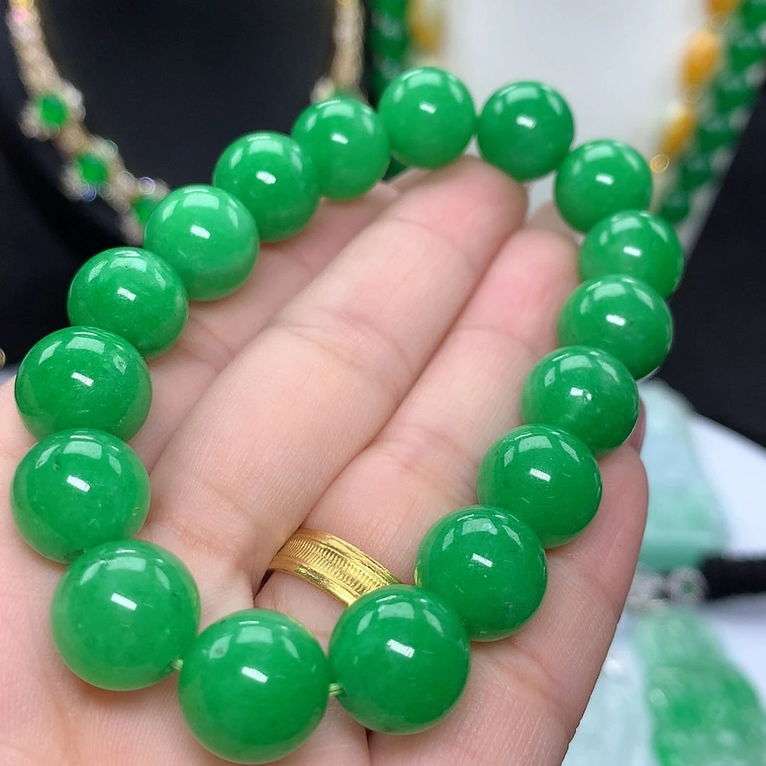 翡翠吊坠(赠链)未镶嵌