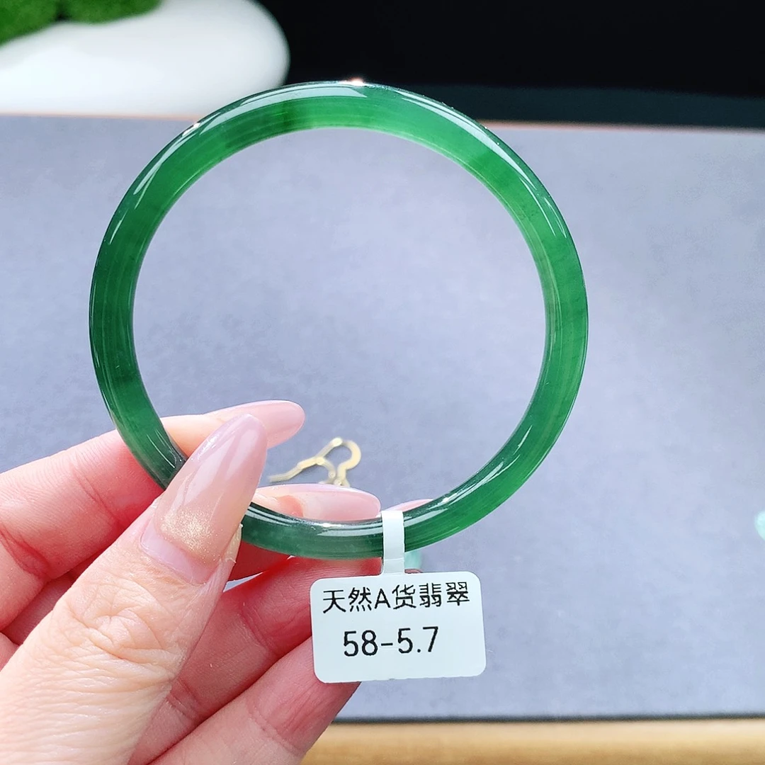 未镶嵌手镯（圆镯）翡翠