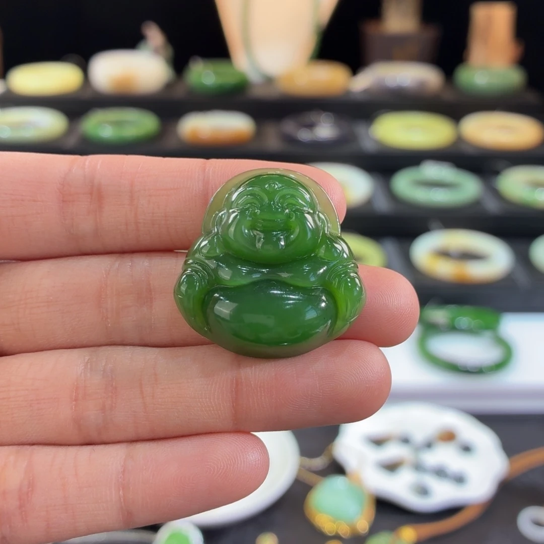 和田玉未镶嵌颈饰俄碧佛公