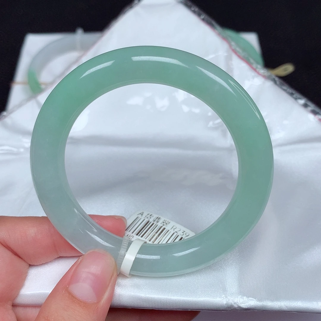 翡翠未镶嵌手镯（圆镯）胖圆51