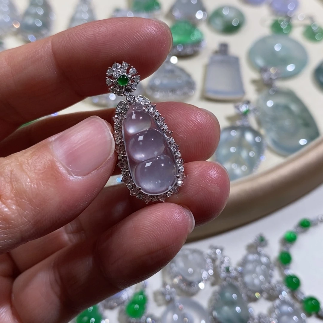 翡翠18K金镶嵌吊坠(不含链)福豆