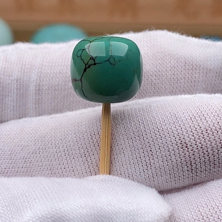 晨***茶绿松石未镶嵌珠宝奇石