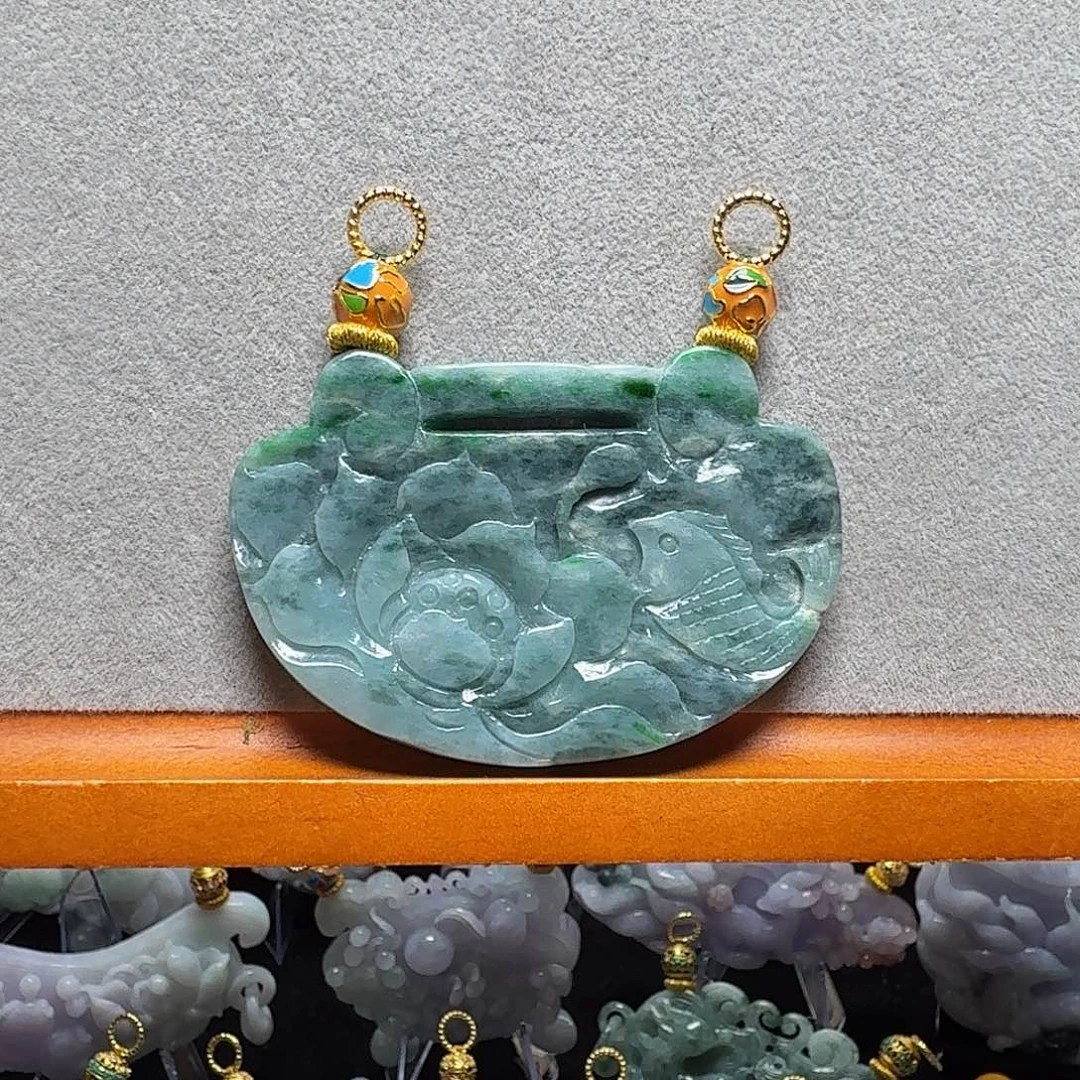 吊坠(赠链)未镶嵌翡翠