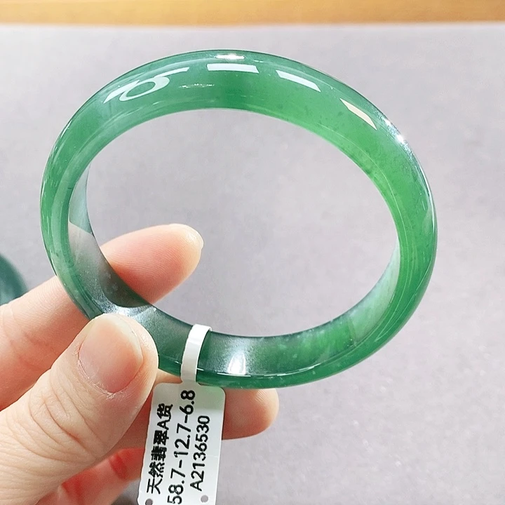 翡翠未镶嵌手镯（圆镯）