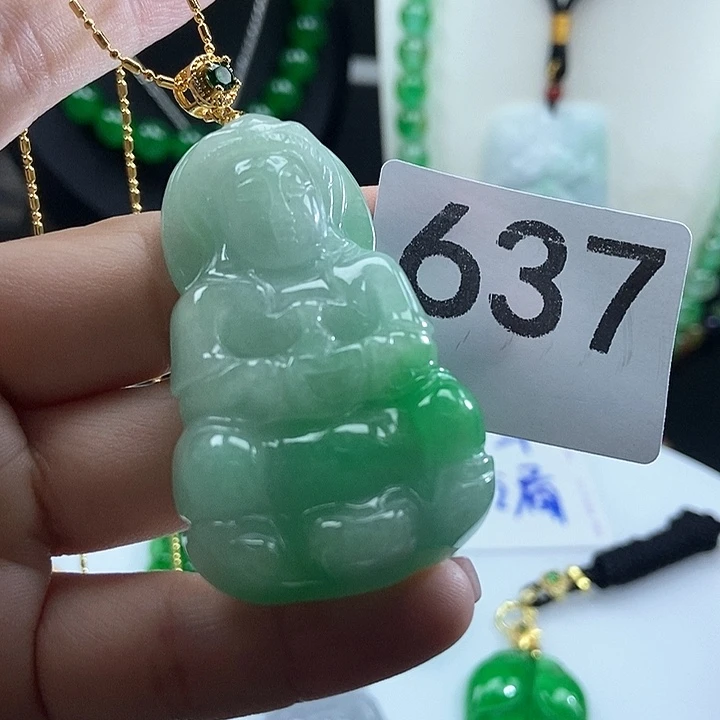 翡翠未镶嵌吊坠(赠链)