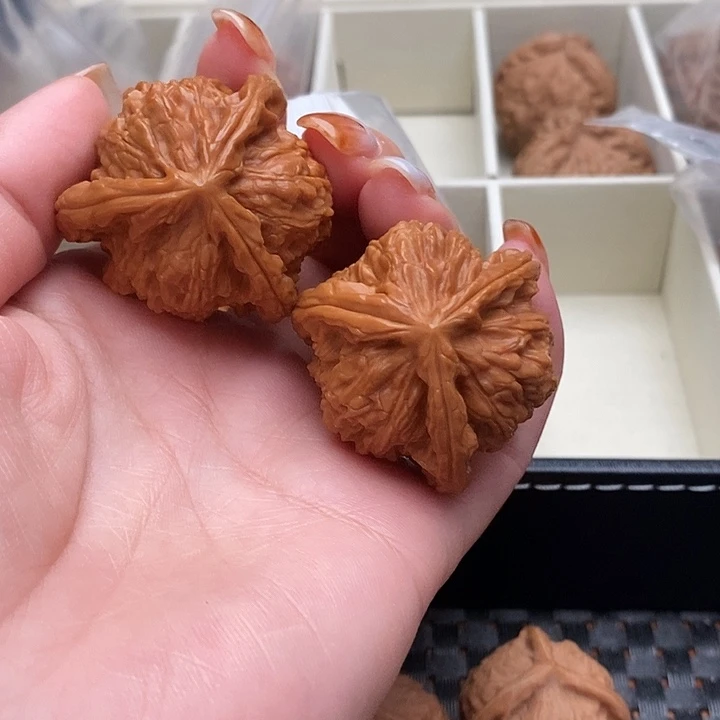 平***生文玩核桃吊坠39尺 白狮子