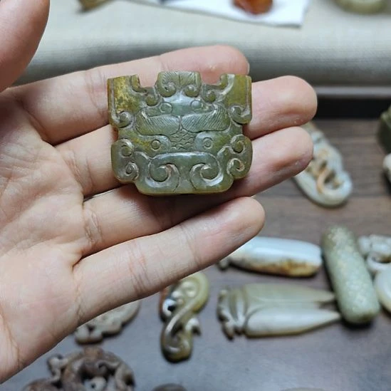 和田玉未镶嵌挂件