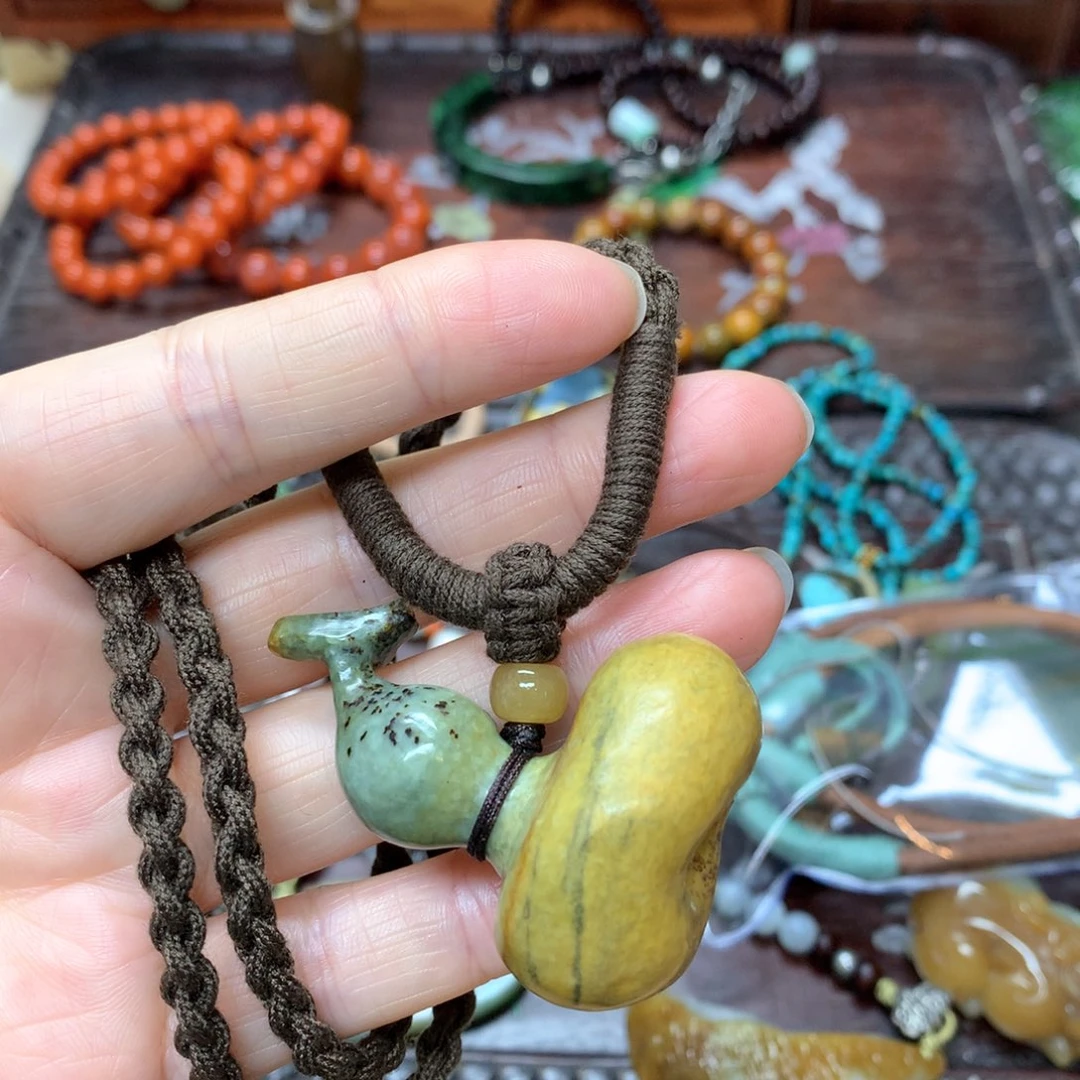 庆***川岫岩河磨玉（透闪石质玉）未镶嵌吊坠(不含链)