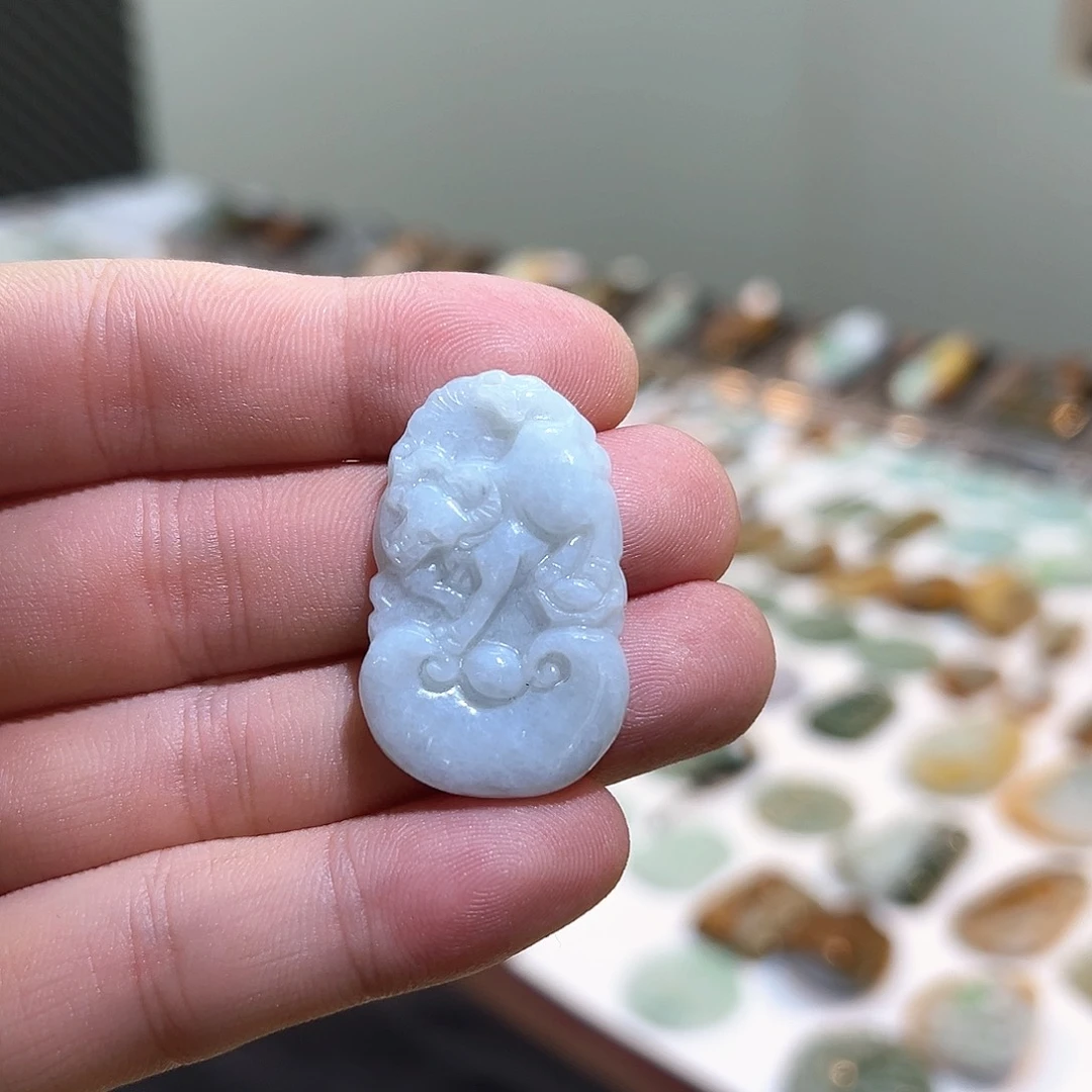 翡翠未镶嵌颈饰挂件