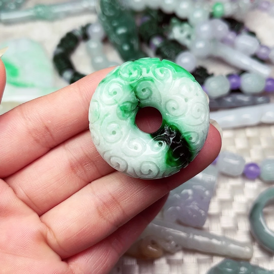 翡翠挂件未镶嵌翡翠