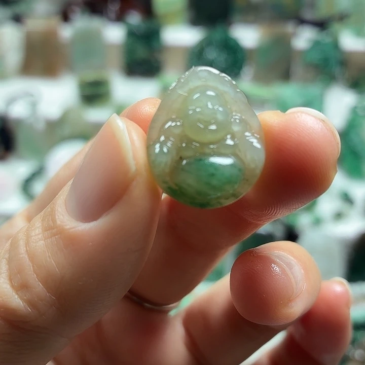 独山玉未镶嵌吊坠