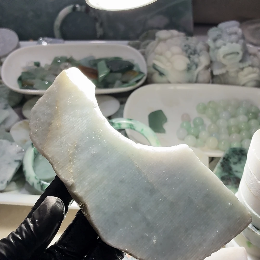 翡翠未镶嵌颈饰边角料