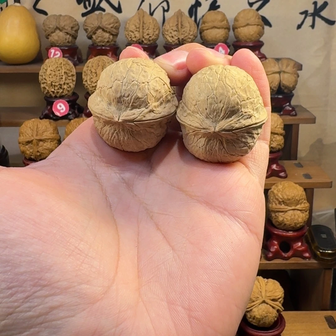 铁核桃把件正圆蛇皮球38尺