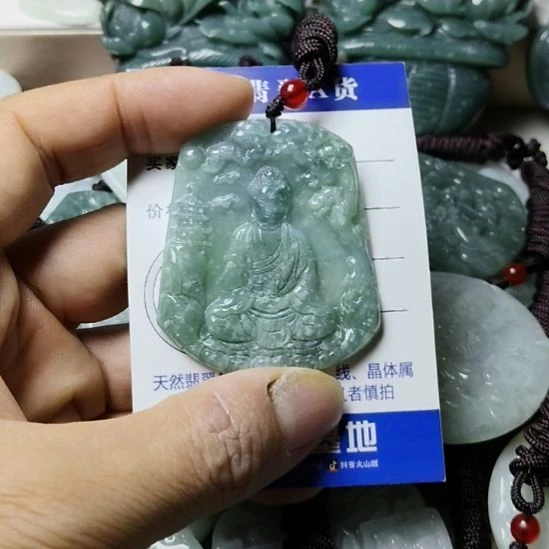 翡翠未镶嵌颈饰挂件