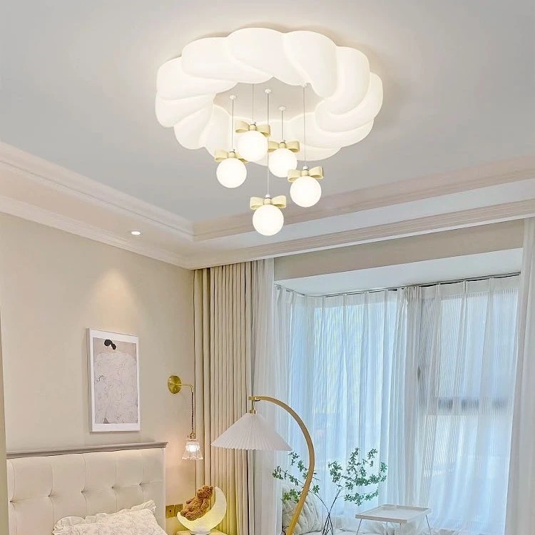 新款温馨浪漫蝴蝶泡泡吊灯简约轻奢大气卧室