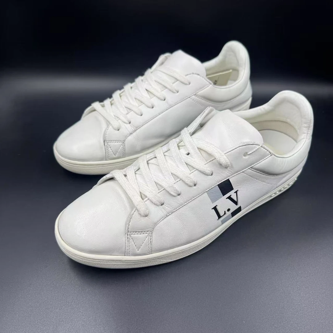 95新 LouisVuitton/路易威登 侧印logo白色板鞋 42码 xh023