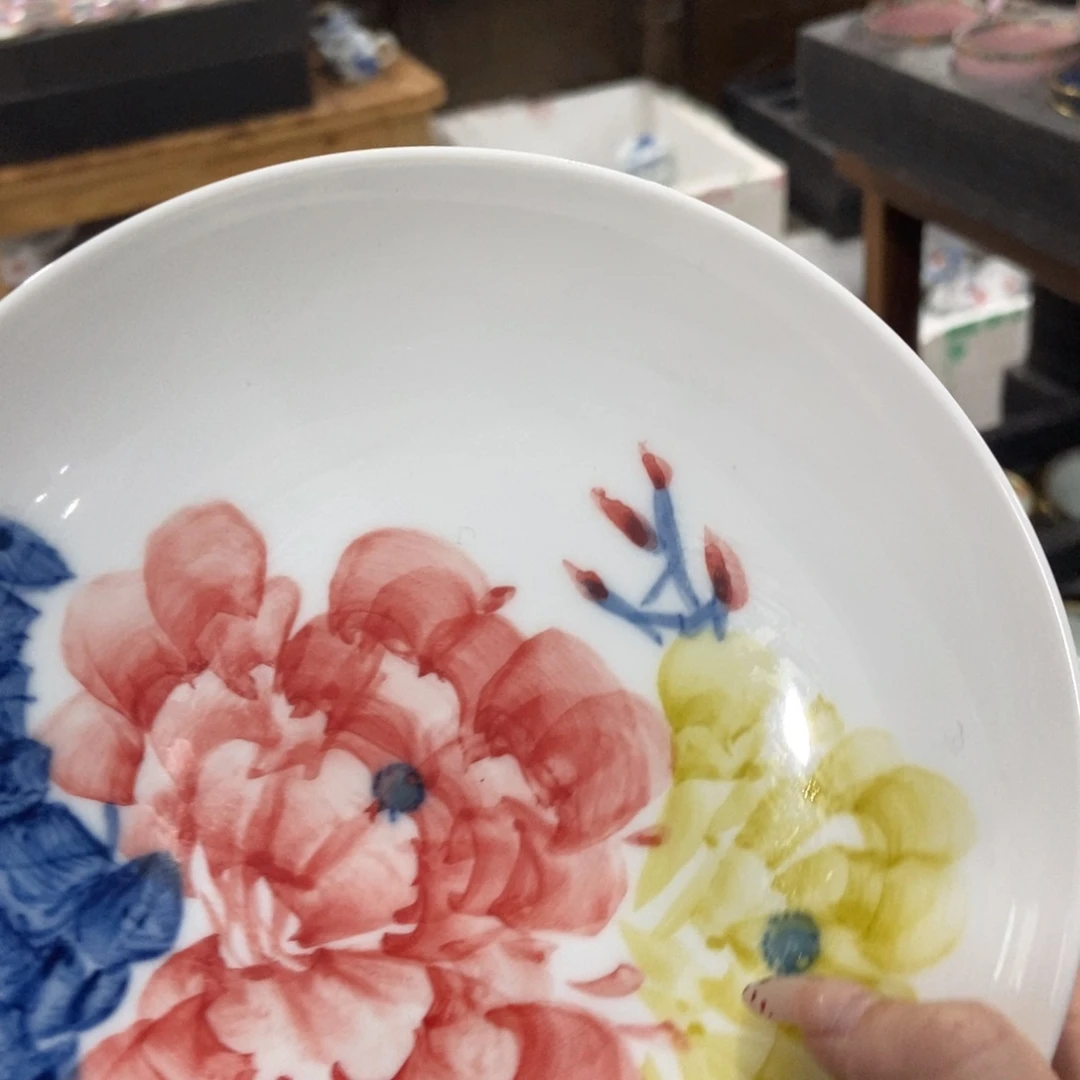 阑*陶瓷的设计师是一个