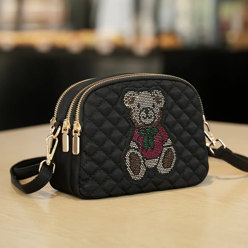 戈兰黛2025新款小熊斜挎款拉链多层单肩包休闲单肩夏季潮流1969