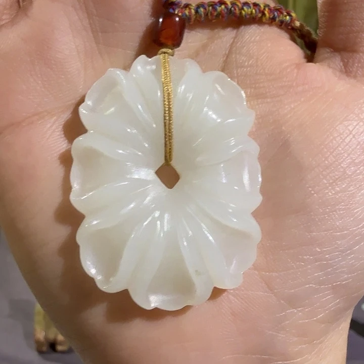 青***空和田玉（糖玉）未镶嵌颈饰