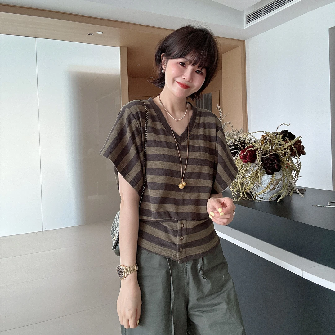 夏季休闲气质V领条纹撞色收腰纽扣设计短袖T恤