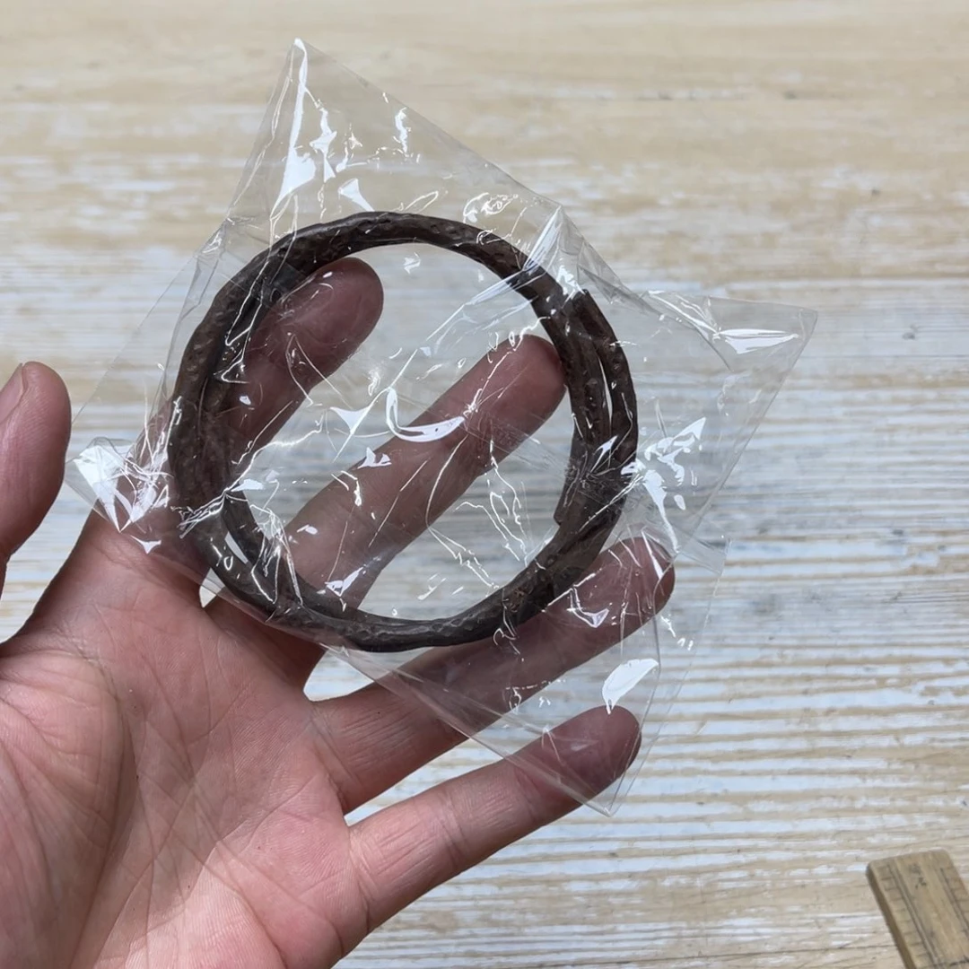 瓷片小**?密密麻麻地排列着