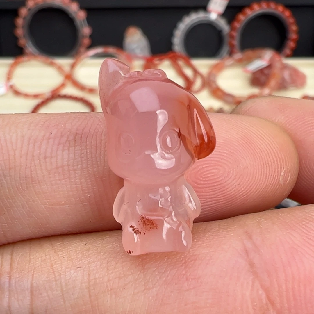 南红玛瑙未镶嵌颈饰公主兔