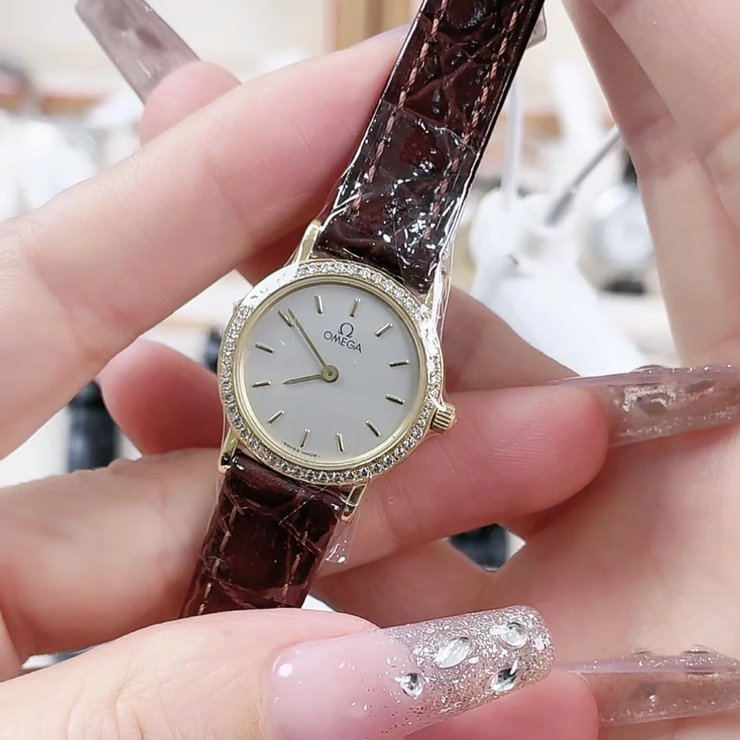 95新 Omega/欧米茄 蝶飞/08100/女士石英腕表/ 22盘/带扣后配后钻