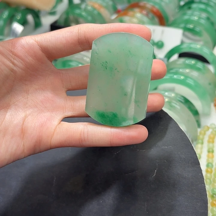 吊坠(不含链)未镶嵌石英质玉（非洲翠）