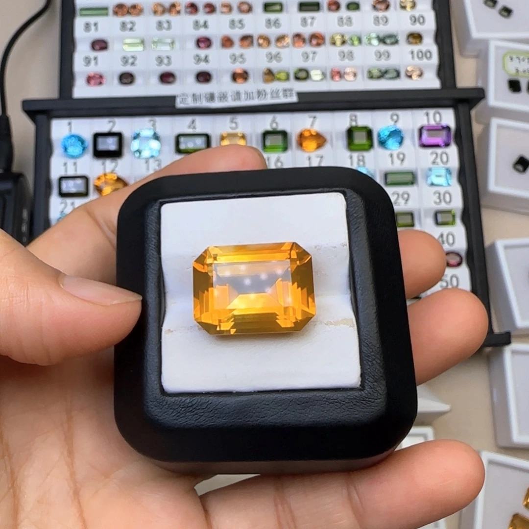 黄晶未镶嵌珠宝半成品天然23.5克拉