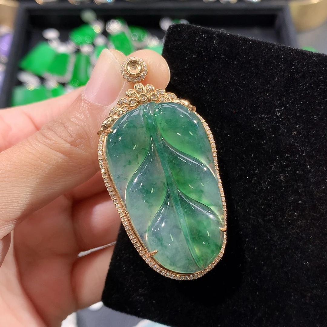 翡翠18K金镶嵌颈饰