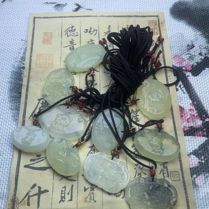 蛇纹石玉合金颈饰