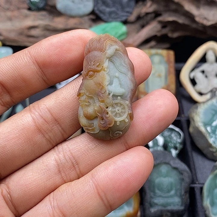 五***)翡翠未镶嵌颈饰翡翠挂件