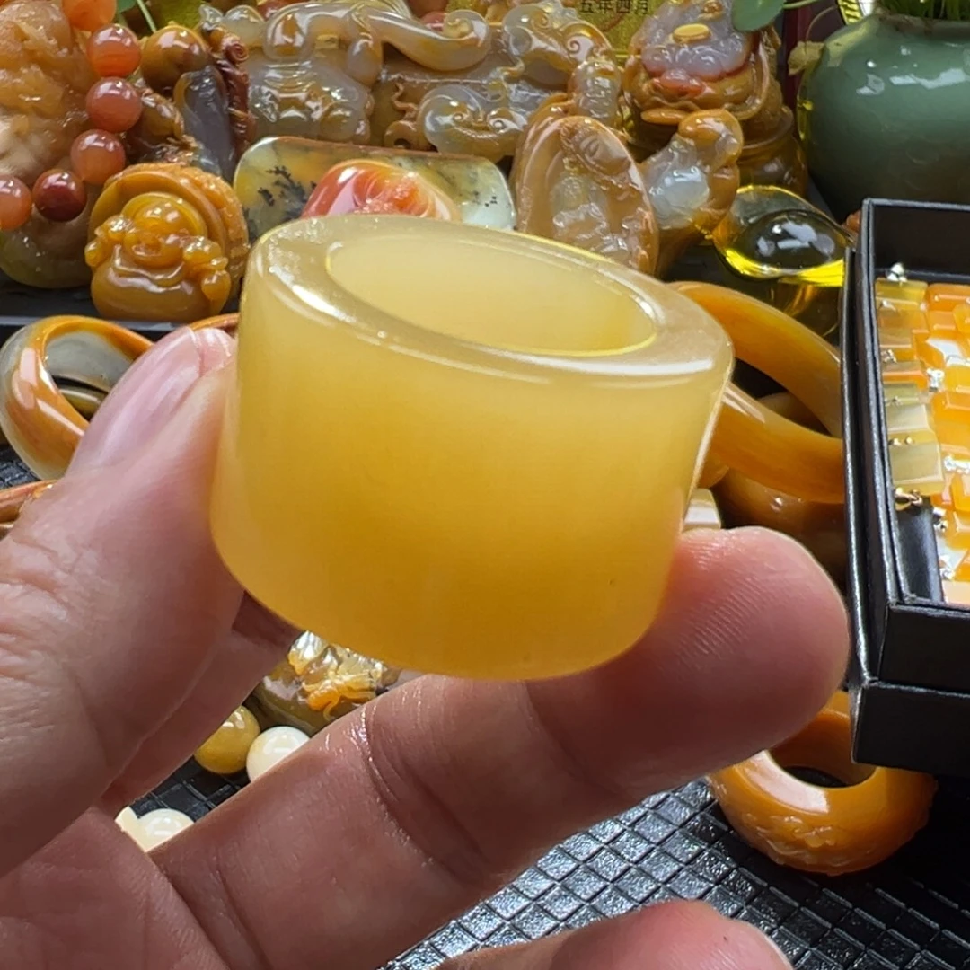 石英质玉未镶嵌颈饰